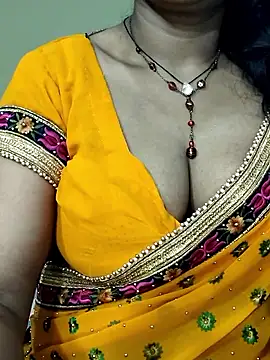 Snapshot of Hotty_Sonali chatting on 09.30.25 Hotty Sonali online show from 09.30.25