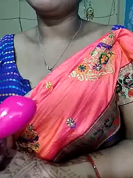 Snapshot of Hotty_Sonali chatting on 10.11.25 Hotty Sonali online show from 10.11.25