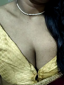 Snapshot of Hotty_Sonali chatting on 10.12.25 Hotty Sonali online show from 10.12.25