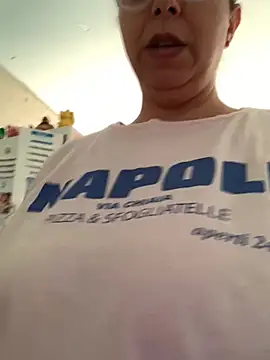 Snapshot of LupeLok chatting on 06.02.26 LupeLok online show from 06.02.26