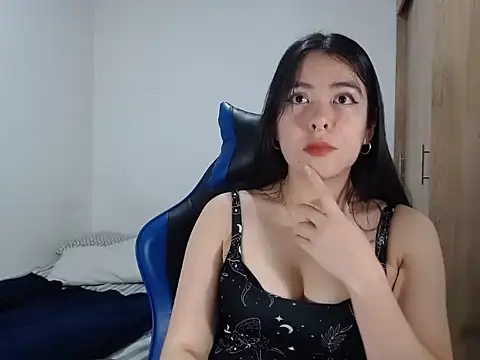 EloiseJun online show from 10.02.25