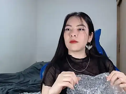 EloiseJun online show from 11.29.25