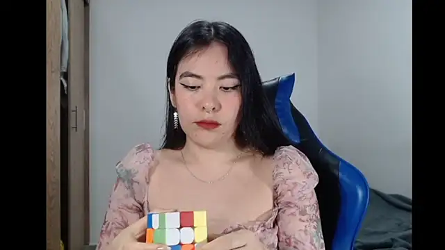 Snapshot of EloiseJun chatting on 02.14.26 EloiseJun online show from 02.14.26