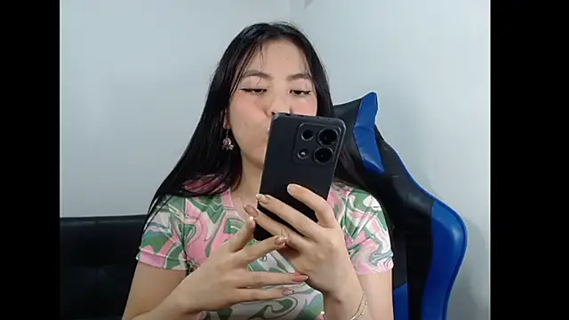 Snapshot of EloiseJun chatting on 03.22.26 EloiseJun online show from 03.22.26