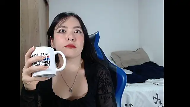 Snapshot of EloiseJun chatting on 03.26.26 EloiseJun online show from 03.26.26