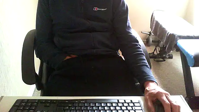 Snapshot of rogpb chatting on 10.03.25 rogpb online show from 10.03.25