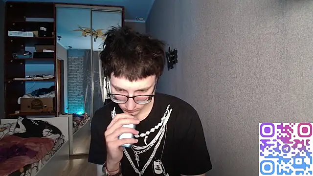 Snapshot of 8goat chatting on 11.17.25 8goat online show from 11.17.25