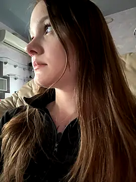 Snapshot of MichelleRoux chatting on 09.21.25 MichelleRoux online show from 09.21.25