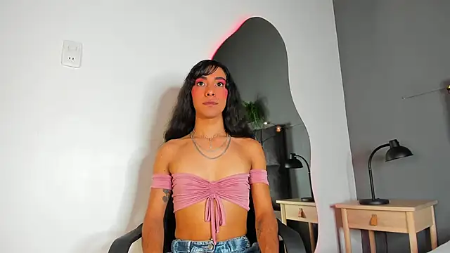 TiffValentinee  online show from 11.02.25