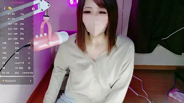 Snapshot of ema_ch2525 chatting on 11.04.25 ema ch2525 online show from 11.04.25