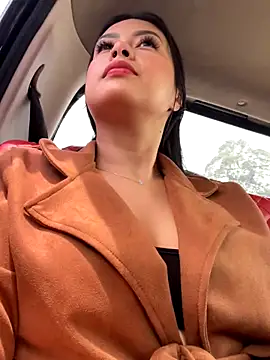 CrisMarulanda online show from 11.05.25