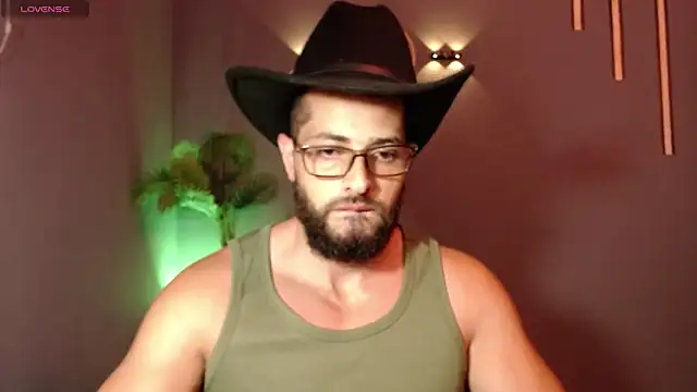 Snapshot of magnumchris chatting on 07.20.26 magnumchris online show from 07.20.26
