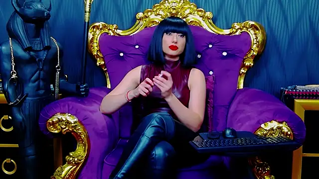 LaraMaeve online show from 10.10.25