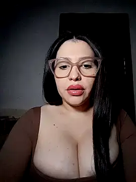 Snapshot of Lucisferxxx chatting on 10.31.25 Lucisferxxx online show from 10.31.25