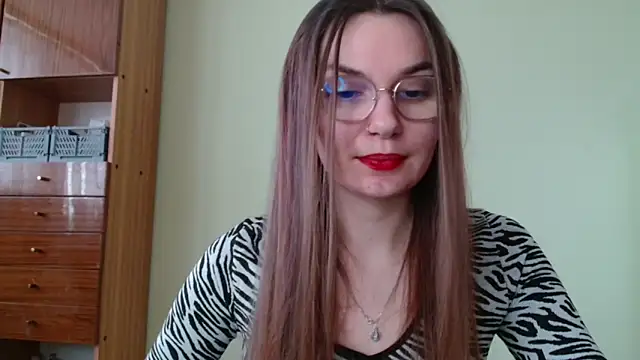 LooveELLYx online show from 02.21.25