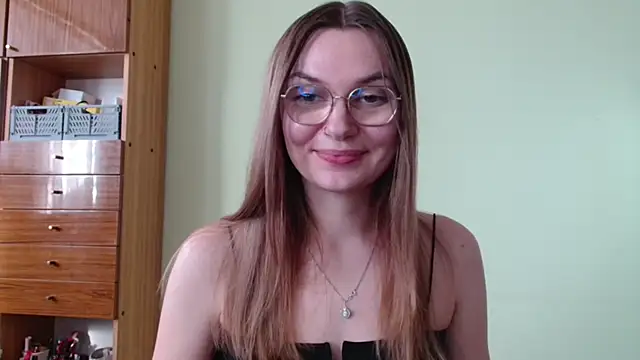 LooveELLYx online show from 10.13.25