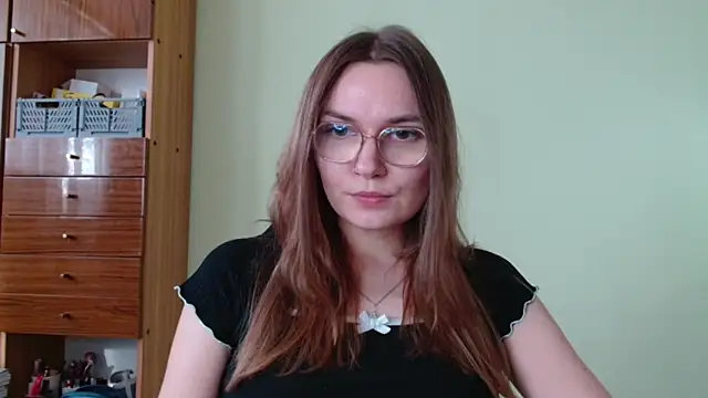 LooveELLYx online show from 10.15.25