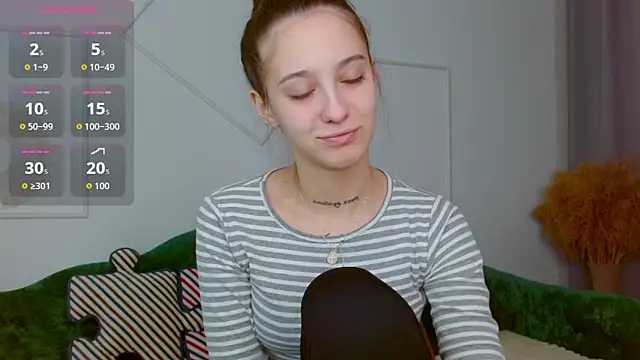 Little cherryy   online show from 10.13.25