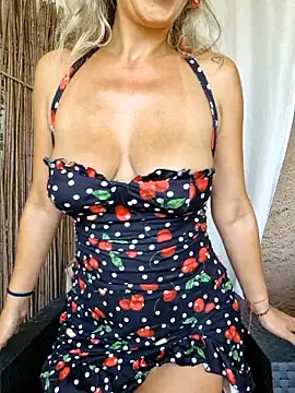 CelynaRoss online show from 10.25.25