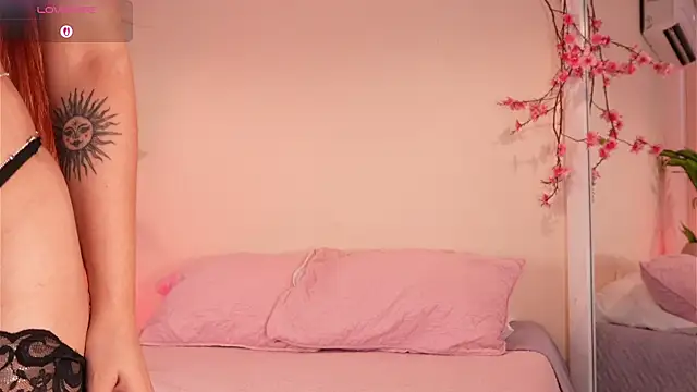 mili moon  online show from 11.12.25