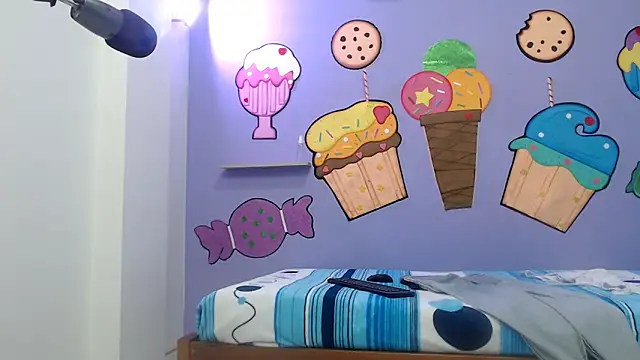 Snapshot of skinnykalitzo18 chatting on 12.01.25 skinnykalitzo18 online show from 12.01.25