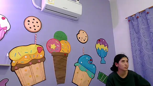 Snapshot of skinnykalitzo18 chatting on 12.18.25 skinnykalitzo18 online show from 12.18.25