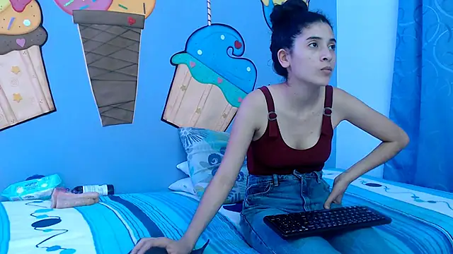 Snapshot of skinnykalitzo18 chatting on 01.11.26 skinnykalitzo18 online show from 01.11.26