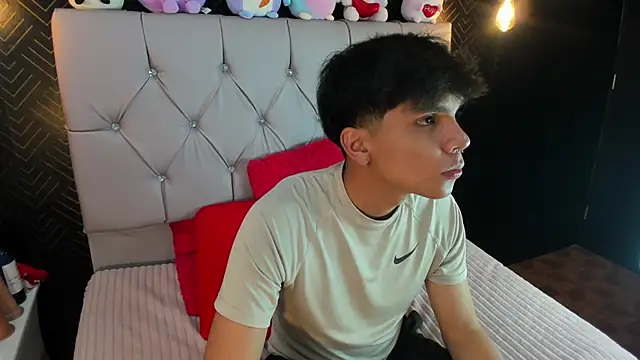 Snapshot of Thiago_Kozak chatting on 09.19.25 Thiago Kozak online show from 09.19.25