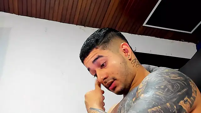 Snapshot of king_falconer chatting on 11.14.25 king falconer online show from 11.14.25