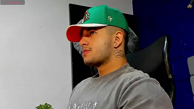 Snapshot of king_falconer chatting on 11.15.25 king falconer online show from 11.15.25