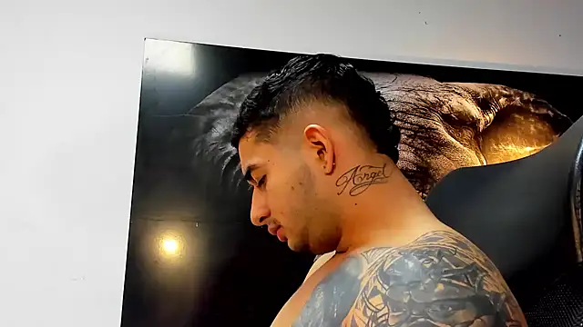 Snapshot of king_falconer chatting on 11.21.25 king falconer online show from 11.21.25