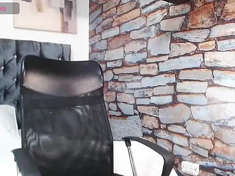 Snapshot of king_falconer chatting on 11.22.25 king falconer online show from 11.22.25