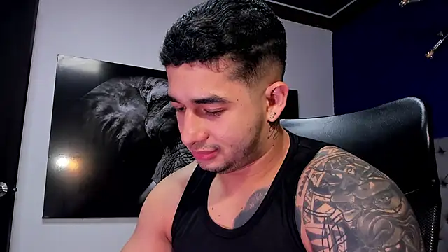 Snapshot of king_falconer chatting on 12.16.25 king falconer online show from 12.16.25