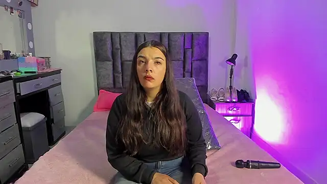 Esmeraldaa- online show from 01.18.26