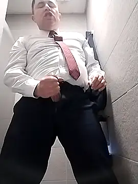 Snapshot of BigCristh79 chatting on 10.18.25 BigCristh79 online show from 10.18.25