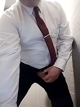 Snapshot of BigCristh79 chatting on 10.26.25 BigCristh79 online show from 10.26.25