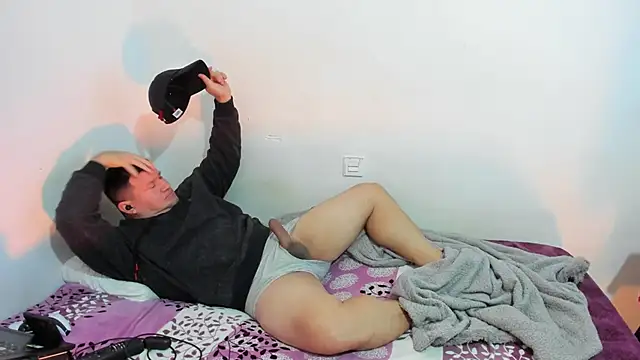 Snapshot of fuckynations chatting on 12.21.24 fuckynations online show from 12.21.24