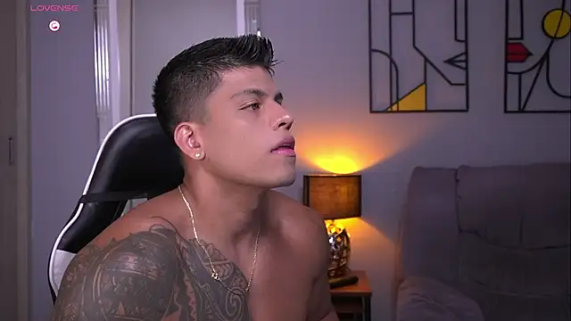 Snapshot of tyler_muscle1 chatting on 05.30.26 tyler muscle1 online show from 05.30.26