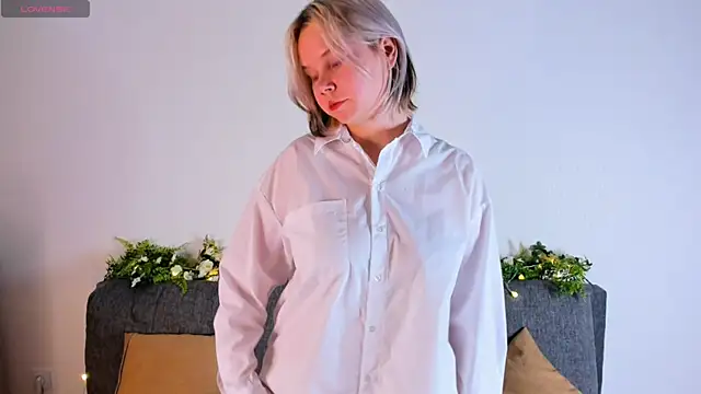 girlllsooft online show from 09.22.25