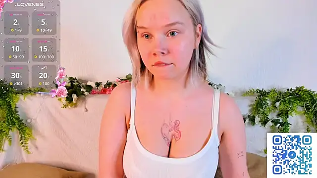 girlllsooft online show from 10.04.25