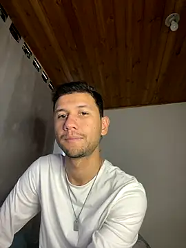 Snapshot of Michaell_Spinelly chatting on 10.21.25 Michaell Spinelly online show from 10.21.25