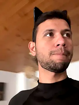 Snapshot of Michaell_Spinelly chatting on 10.31.25 Michaell Spinelly online show from 10.31.25