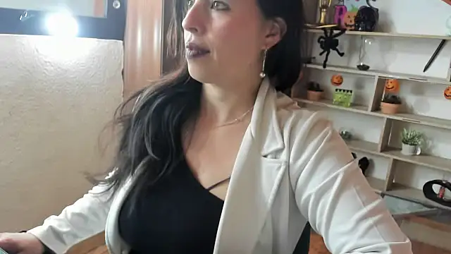 katherine blair online show from 10.27.25