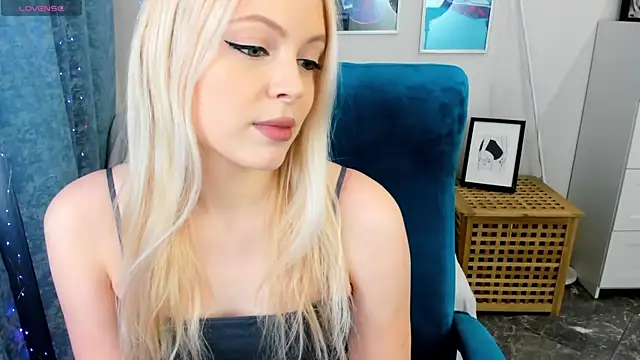 Snapshot of KatherineePierce chatting on 05.16.26 KatherineePierce online show from 05.16.26