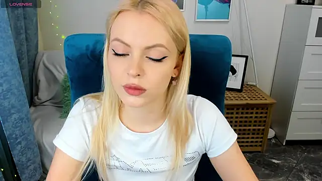 Snapshot of KatherineePierce chatting on 05.22.26 KatherineePierce online show from 05.22.26
