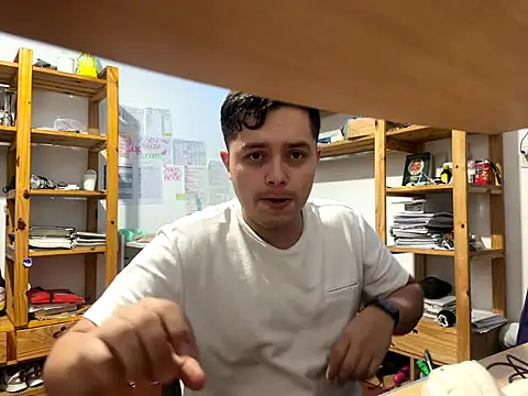 Snapshot of Haustin202 chatting on 09.19.25 Haustin202 online show from 09.19.25