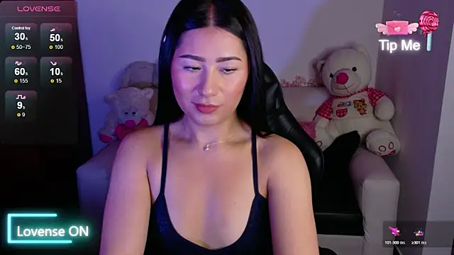 Snapshot of evelyn_ch_ chatting on 11.25.25 evelyn ch online show from 11.25.25