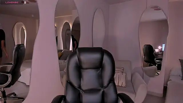 SarahYates online show from 04.13.26