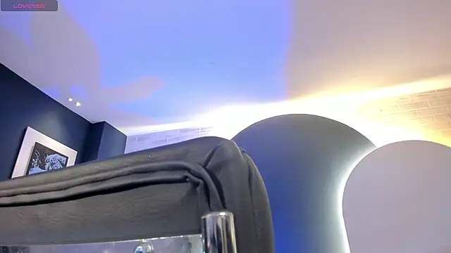 IsabellaMoreau online show from 10.27.25