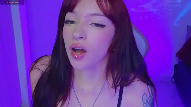 Snapshot of Moonlightt_21 chatting on 12.18.25 Moonlightt 21 online show from 12.18.25